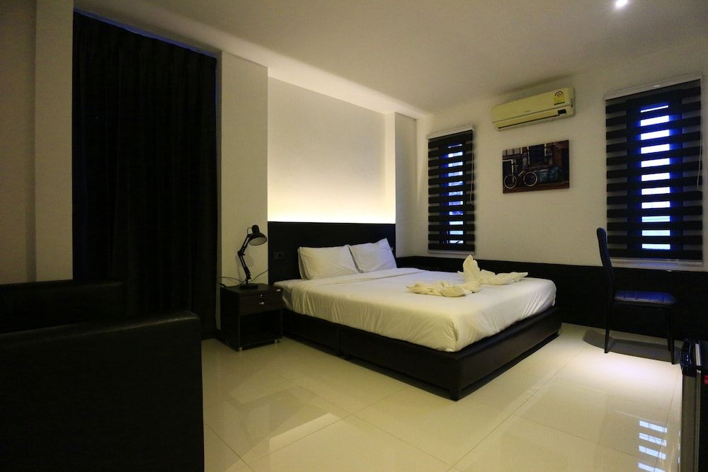 Azz Hotel Standard Room 6