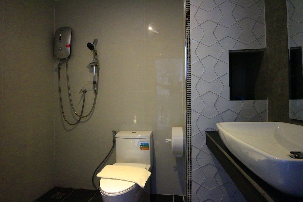 Azz Hotel King Size with Balcony 7