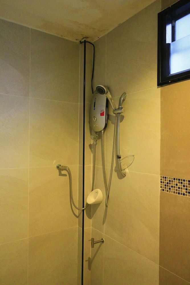 Azz Hotel Standard Room 9