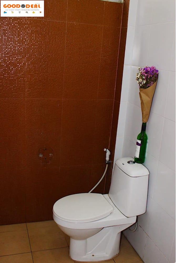 Good Deal Hostel Deluxe Double Room 5