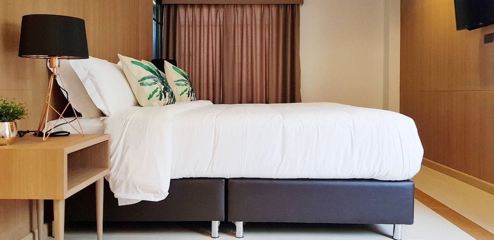 Hotel Matana Grand Double Room, 1 King Bed 3