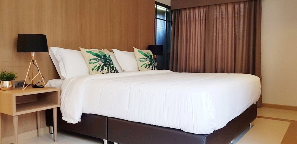 Hotel Matana Grand Double Room, 1 King Bed 4