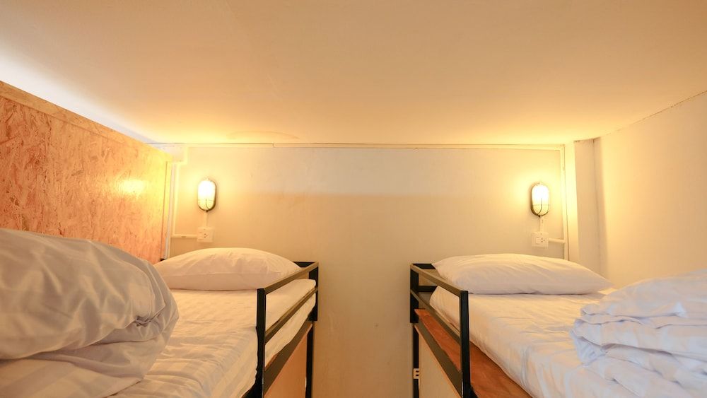 The Ranking hostel & cafe' Female Dormitory with Shared Bathroom 2