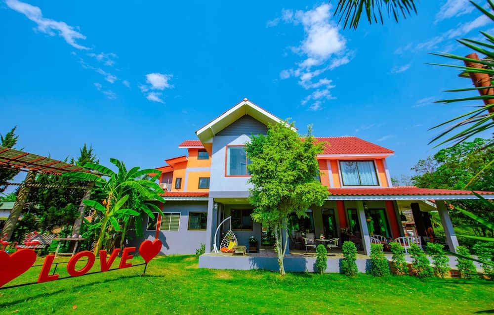 undefined Vila Villa Resort in Town 2