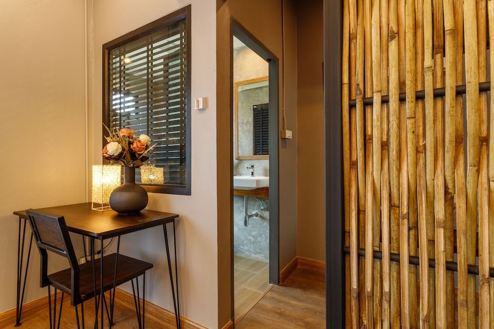 Hostel One Art & Gallery Deluxe Triple Room, City View 14