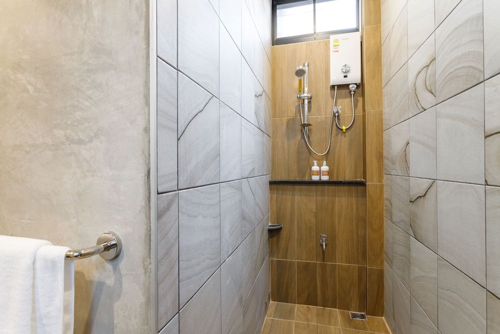 Hostel One Art & Gallery Deluxe Double Room, Garden View 7