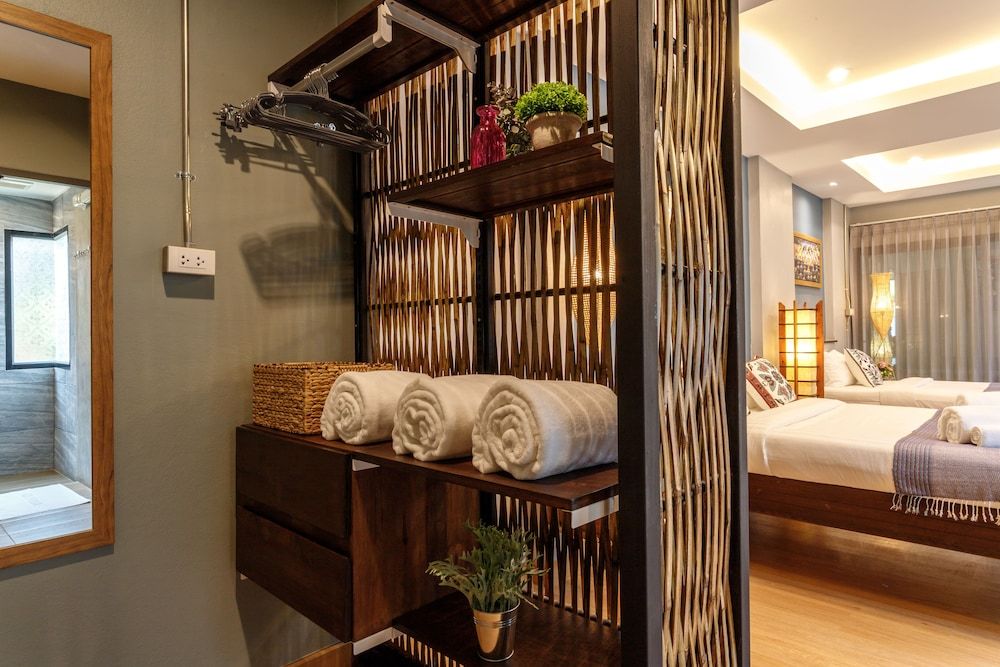 Hostel One Art & Gallery Deluxe Triple Room, Garden View 11