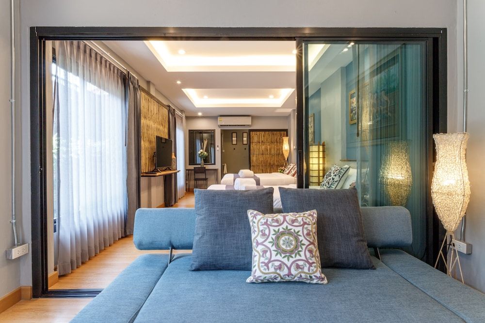 Hostel One Art & Gallery Deluxe Triple Room, Garden View 10