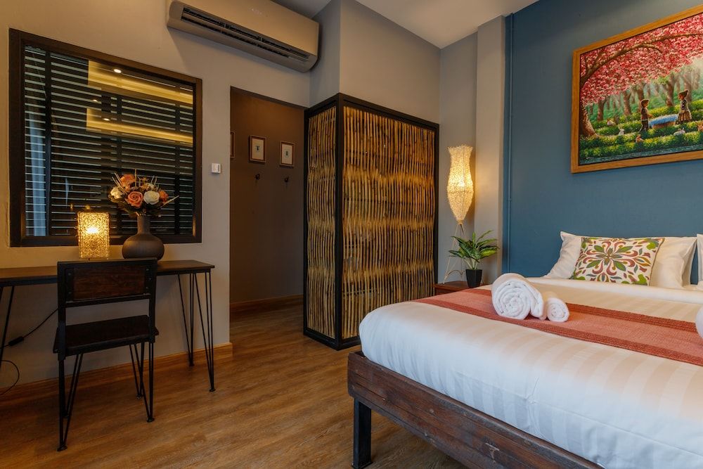 Hostel One Art & Gallery Deluxe Triple Room, City View 2