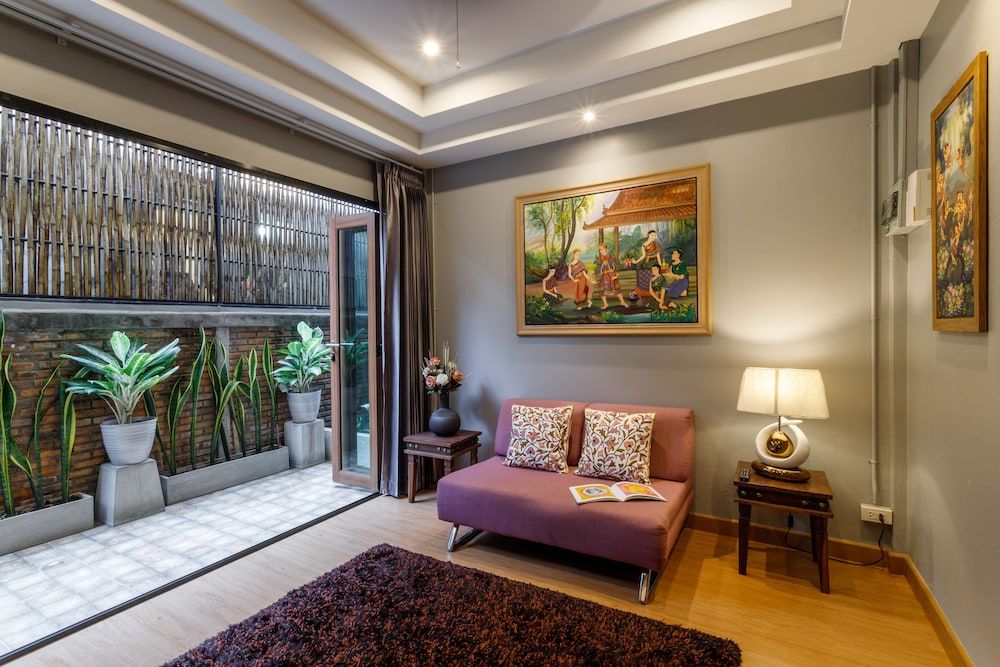 Hostel One Art & Gallery Deluxe Double Room, Garden View 8