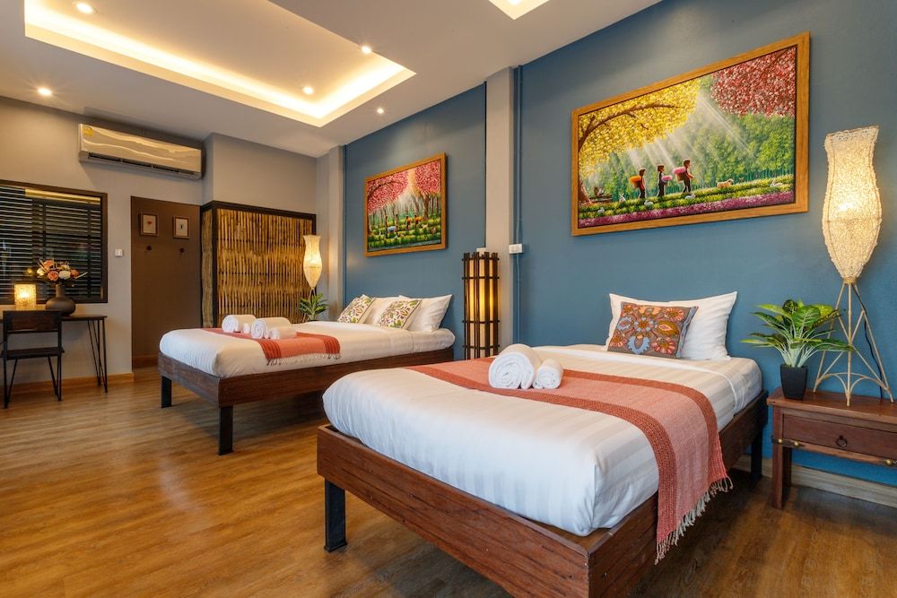 Hostel One Art & Gallery Deluxe Triple Room, City View 3
