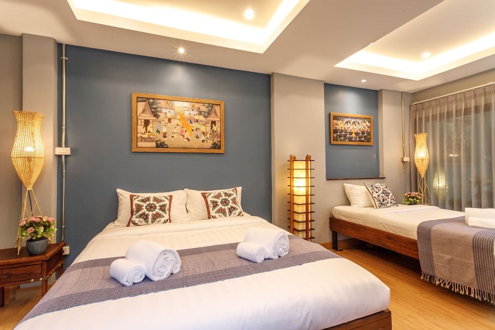 Hostel One Art & Gallery Deluxe Triple Room, Garden View