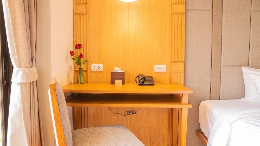 Lanna Thaphae Hotel Deluxe Double Room 11