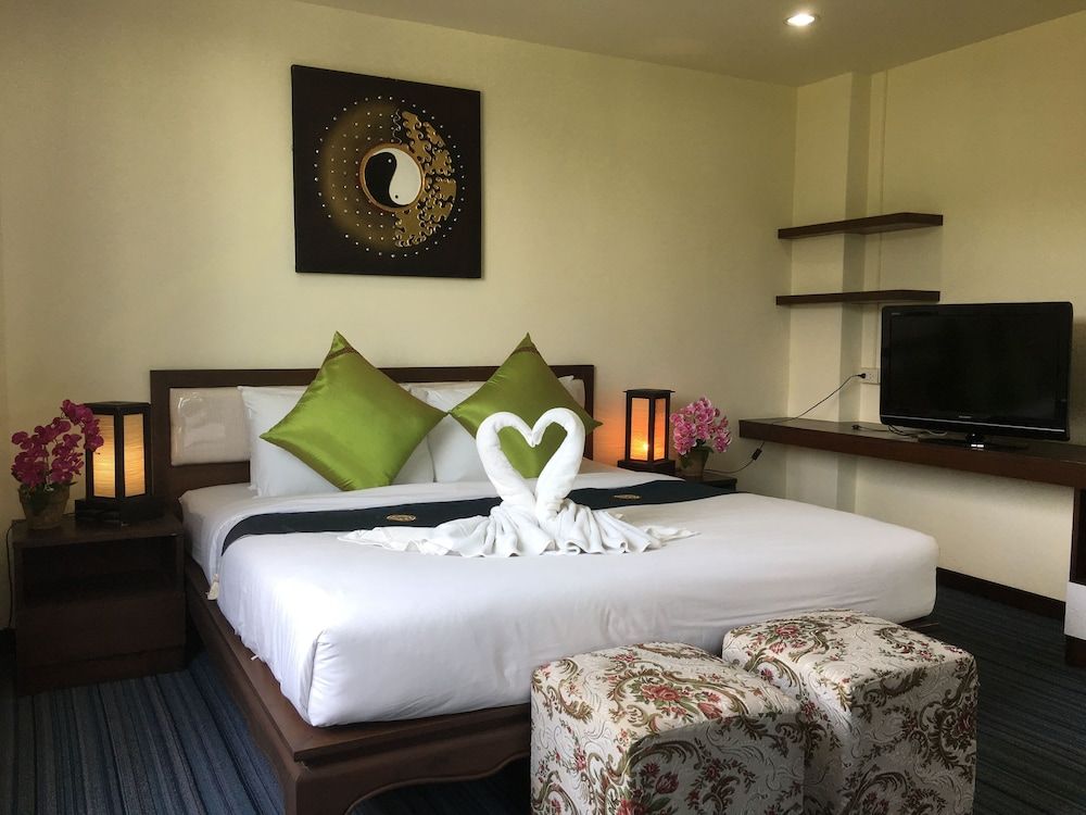 Golden Chunapa Resort & Spa Sweet Junior Suite Balcony Pool View 13