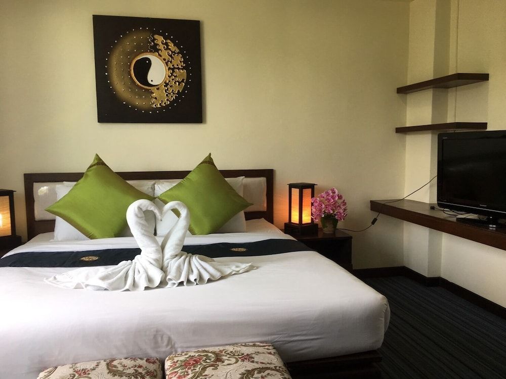 Golden Chunapa Resort & Spa Sweet Junior Suite Balcony Pool View 8