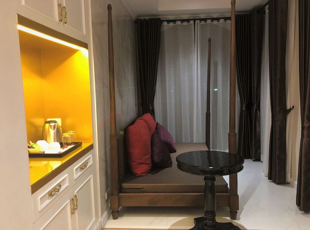 Nanta Glam CM Hotel & Residences Deluxe Penthouse A4 9