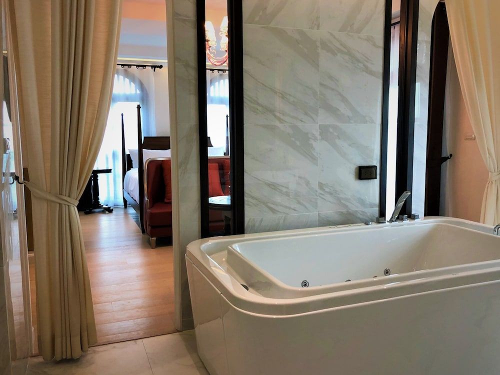 Nanta Glam CM Hotel & Residences Deluxe Penthouse A4 15