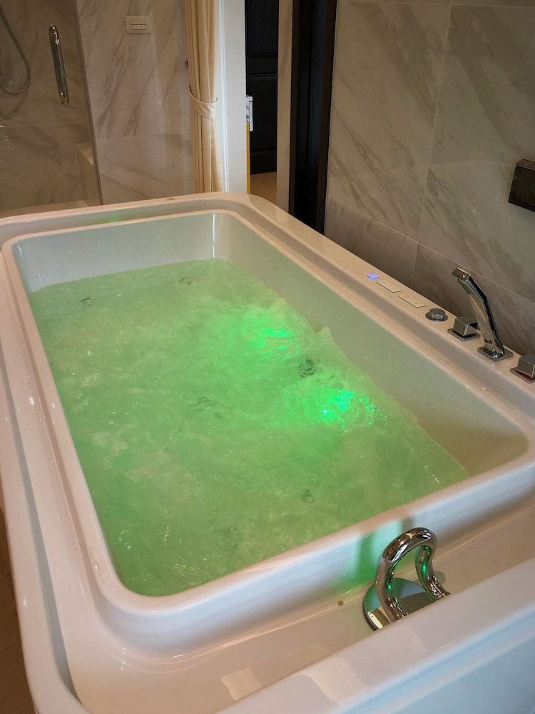 Nanta Glam CM Hotel & Residences Deluxe Penthouse A4 14