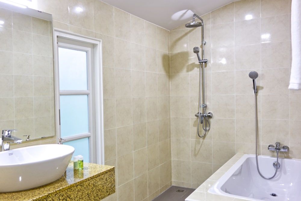 Belcarra Nimman Gallery Luxury Room 12