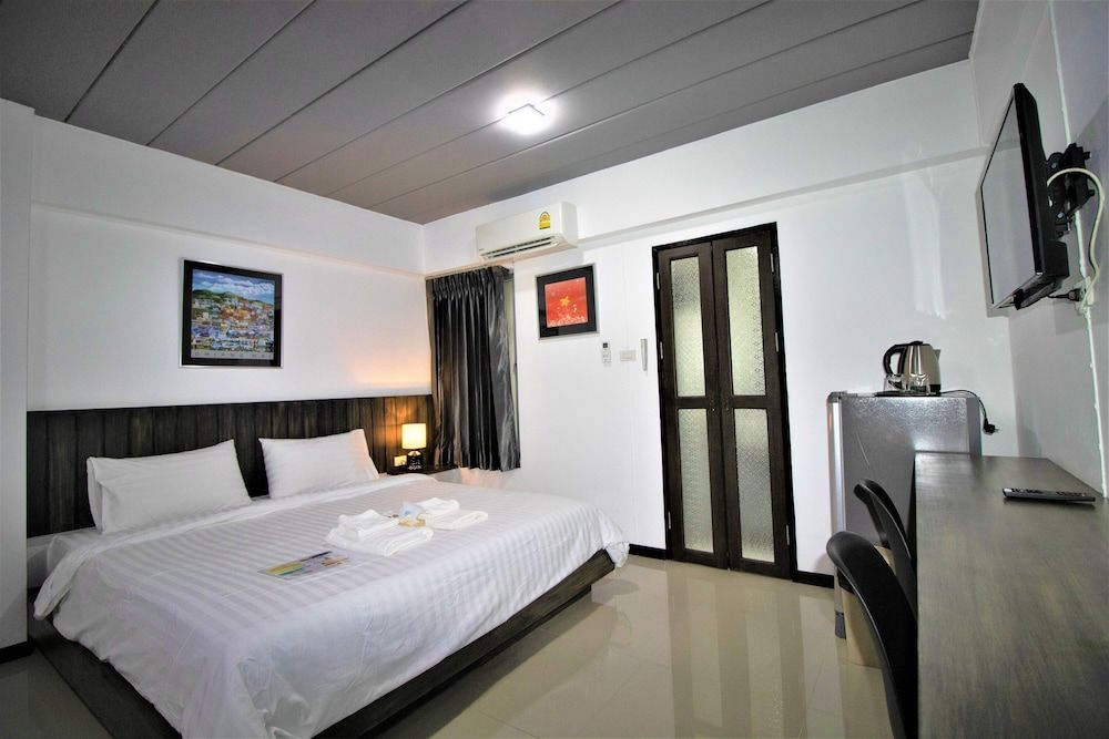 The 168 Gallery Residence Standard Double Room 8