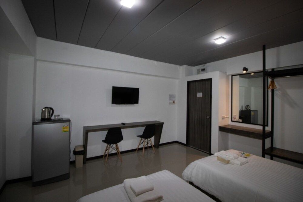 The 168 Gallery Residence Standard Twin Room 12