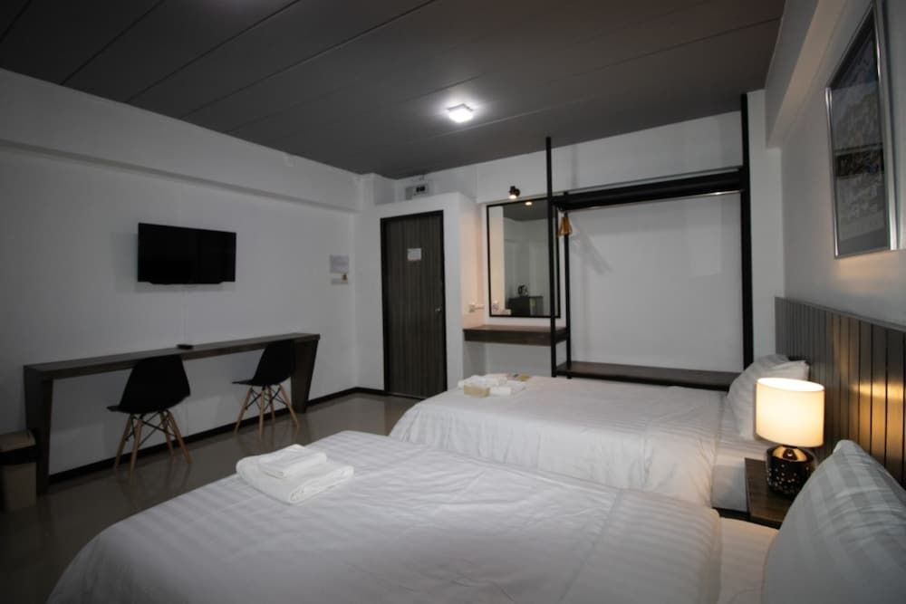 The 168 Gallery Residence Standard Twin Room 7