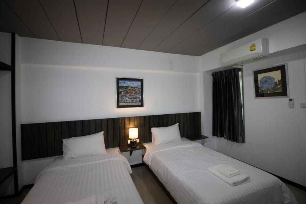 The 168 Gallery Residence Standard Twin Room 9