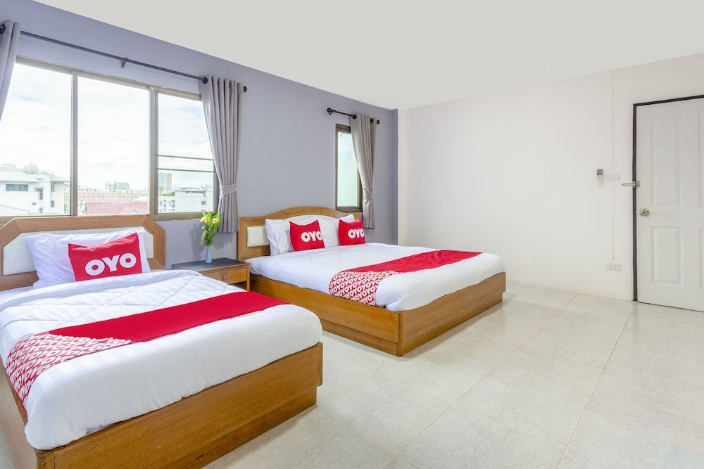 OYO 990 Siam Lanna Grand Hotel Chiangmai Deluxe Triple Room 2