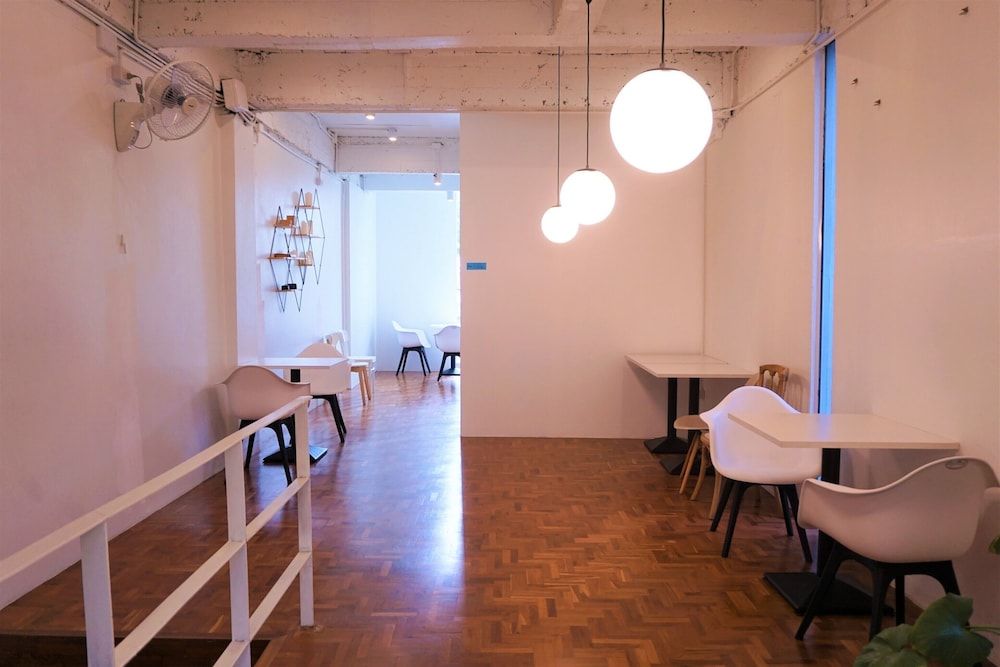 undefined Two Gals And The Pig - Hostel 7