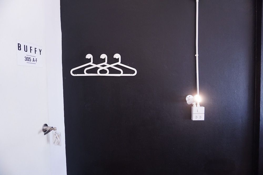 Two Gals And The Pig - Hostel Deluxe Double Room, Shared Bathroom 2