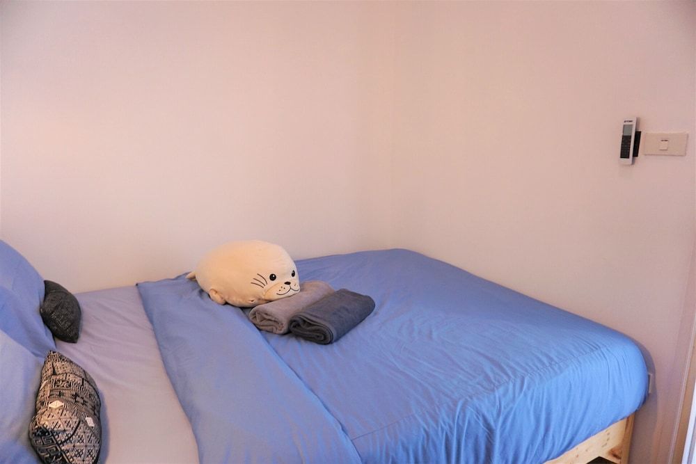 Two Gals And The Pig - Hostel Double Room with Shared Bathroom 6