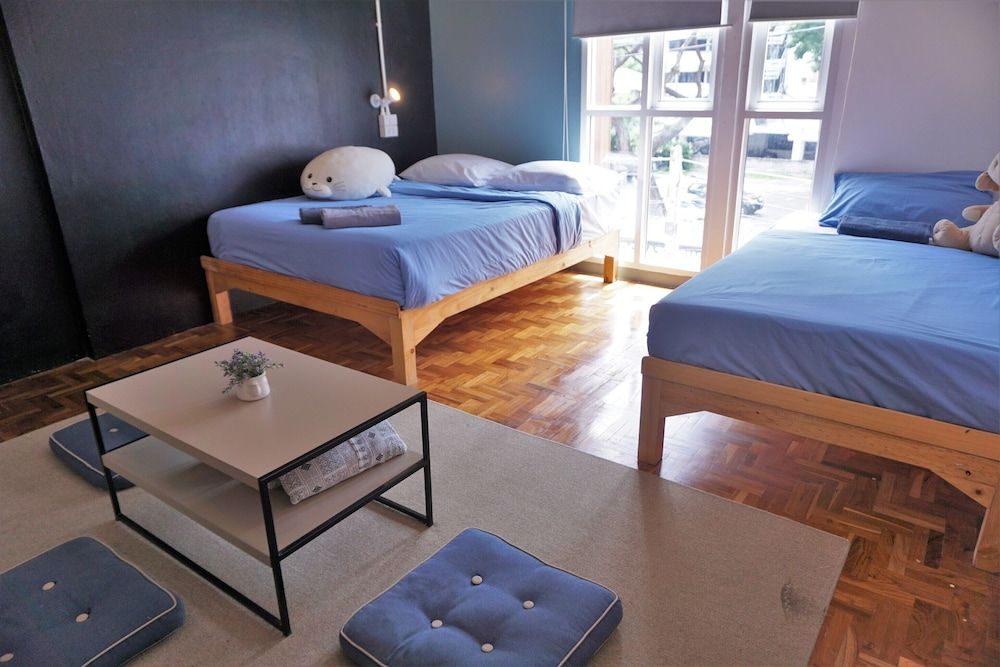 Two Gals And The Pig - Hostel Deluxe Double Room, Shared Bathroom 5