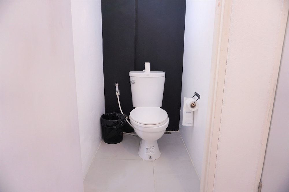 Two Gals And The Pig - Hostel Double Room with Shared Bathroom 8