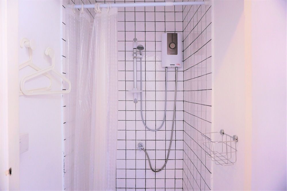 Two Gals And The Pig - Hostel Double Room with Shared Bathroom 10