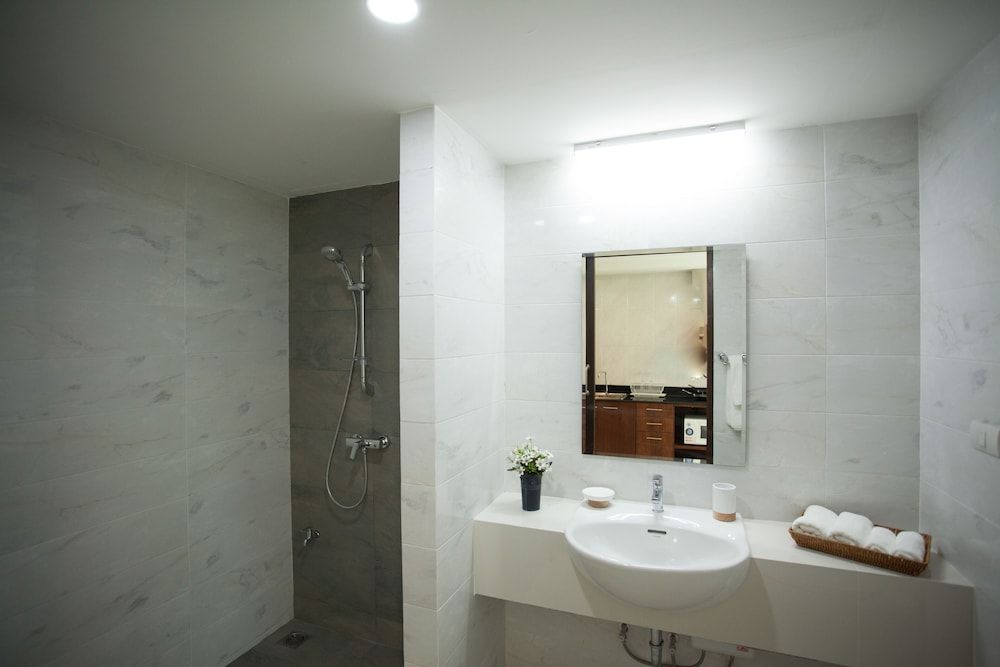 Nivas Chiangmai Standard Twin Room with Mountain View 5