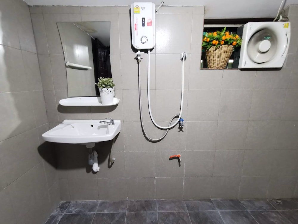 The Chiang Mai Walkers Single Room (Fan) 6