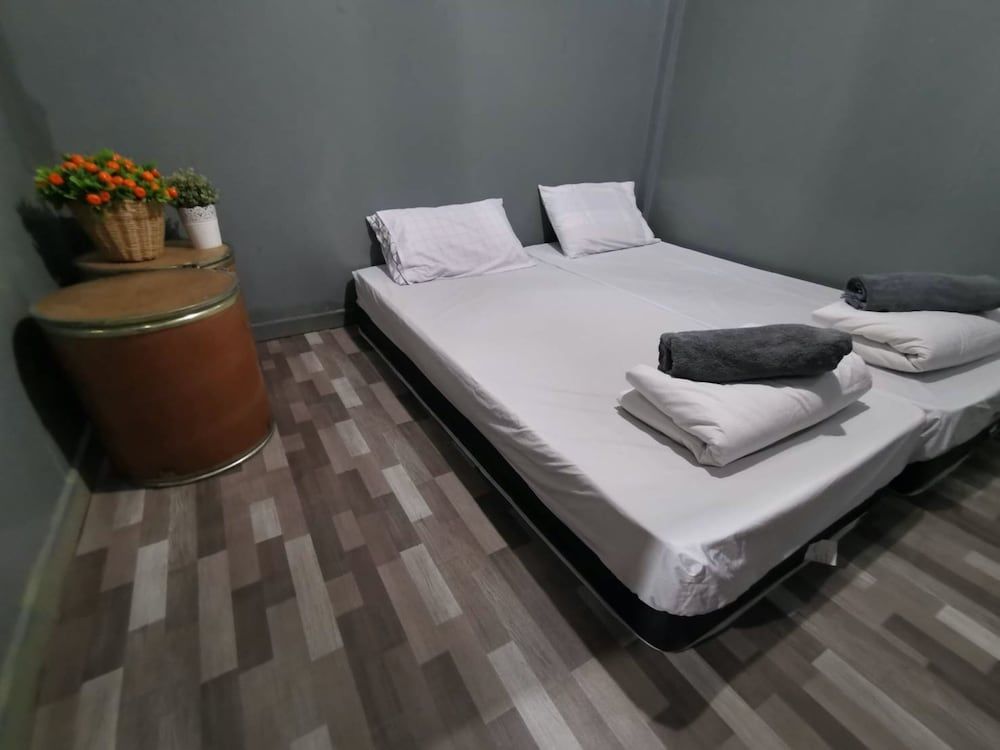 The Chiang Mai Walkers Basic Double Room (Fan) 4