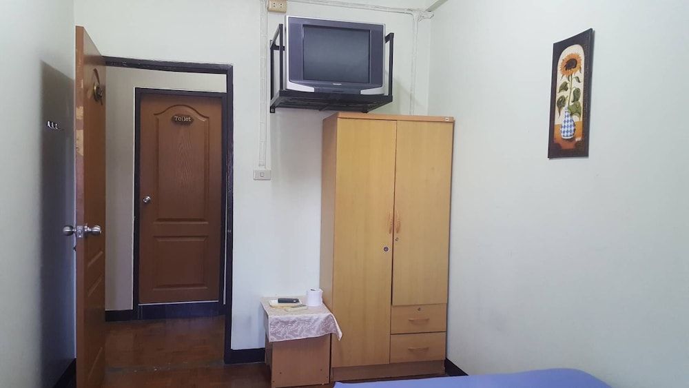 undefined OYO 1052 Nonni Guesthouse - Hostel 10