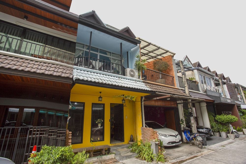 undefined OYO 75303 V Home Guesthouse Sunday Night Market 6