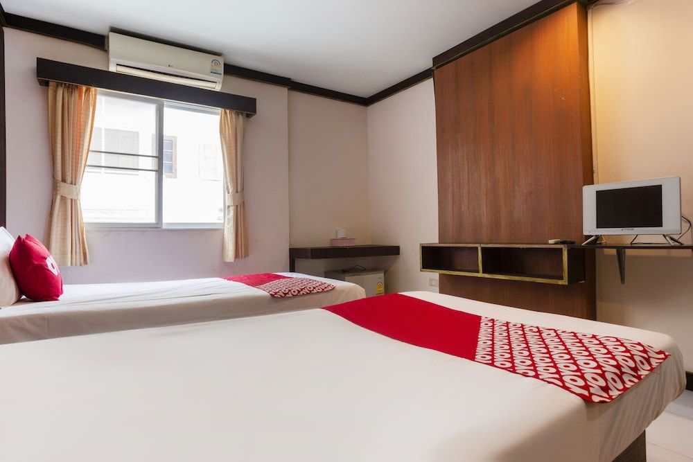 OYO 75356 Thipsiri Lodge Standard Twin Room 2