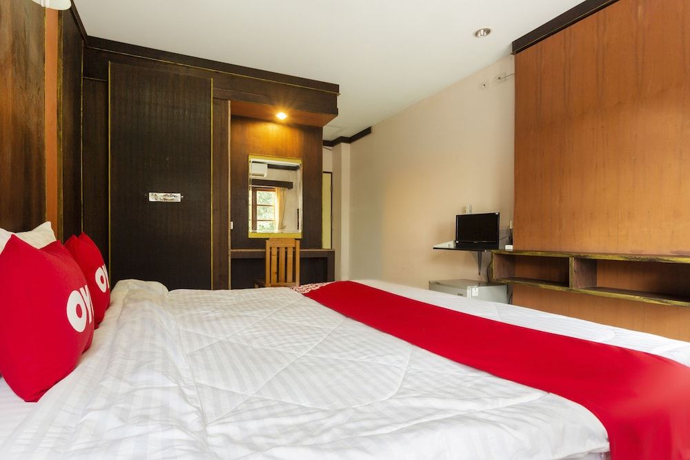 OYO 75356 Thipsiri Lodge Standard Double Room 4