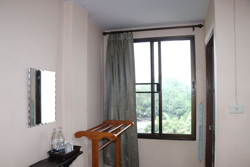 Tipsiri Place Basic Double Room 8