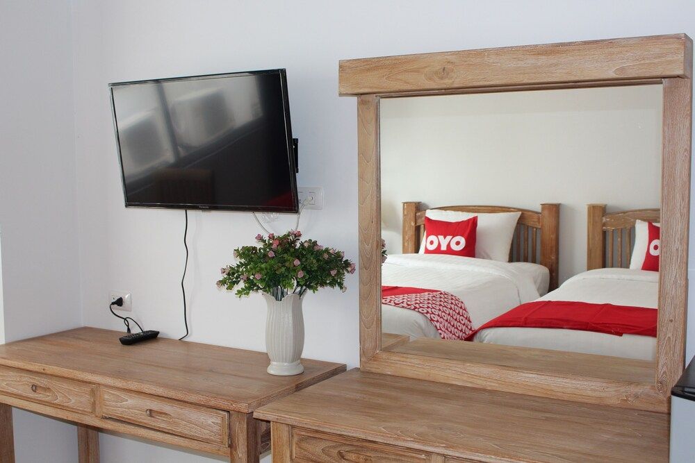 Oyo 75409 Premium The Family Hotel Superior Twin Room 6