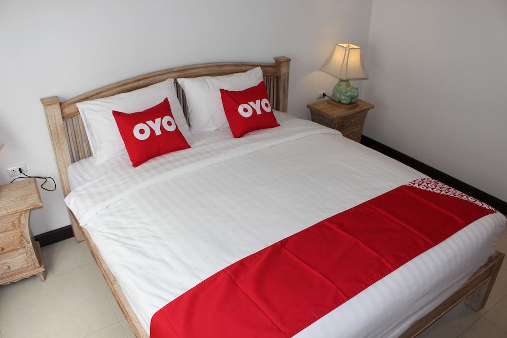 Oyo 75409 Premium The Family Hotel Superior Double Room 6