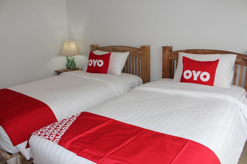 Oyo 75409 Premium The Family Hotel Superior Twin Room 4