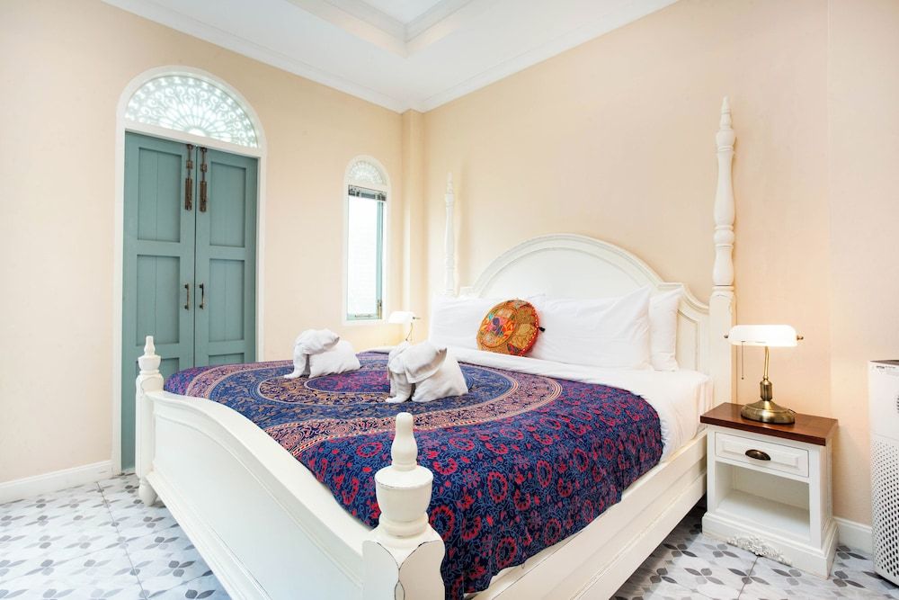 Studio Suite, 1 King Bed, Non Smoking, Balcony