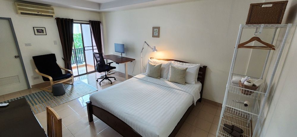 The Social Club Coliving & Coworking Superior Double Room, 1 Large Twin Bed 2