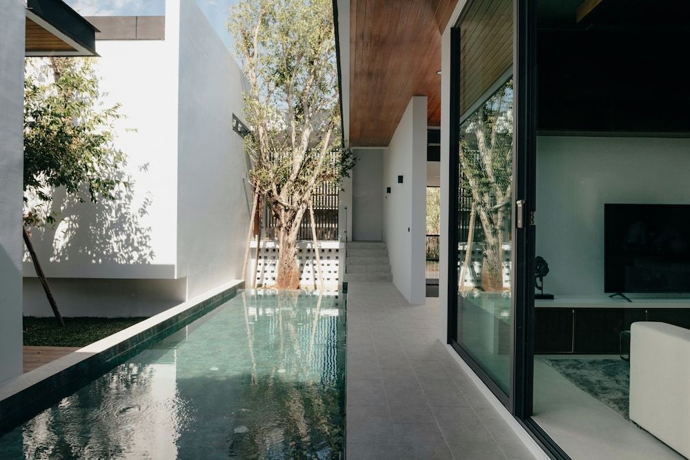 undefined H1 Pool villa 4