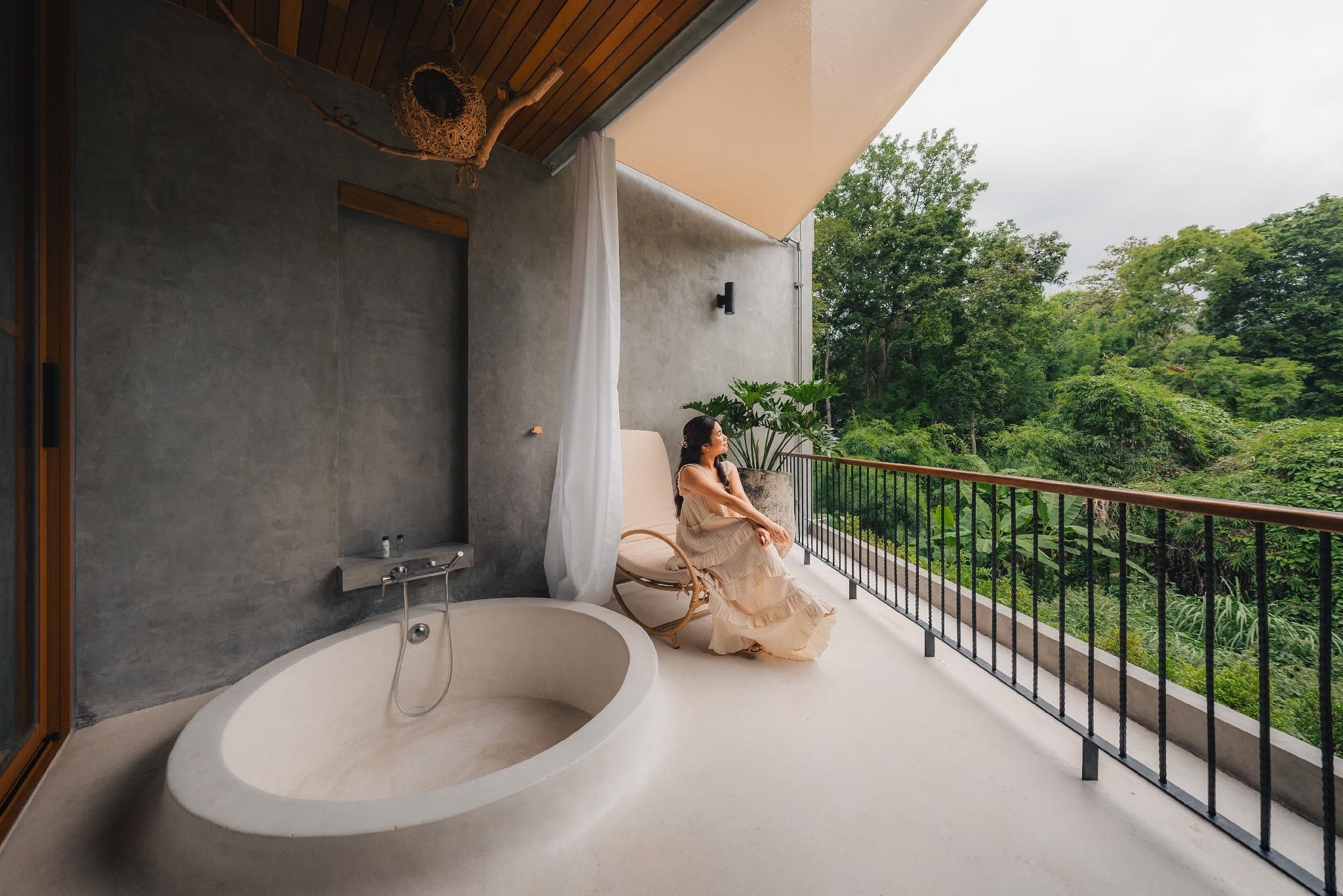 Luxury Suite with Bathtub on the Balcony