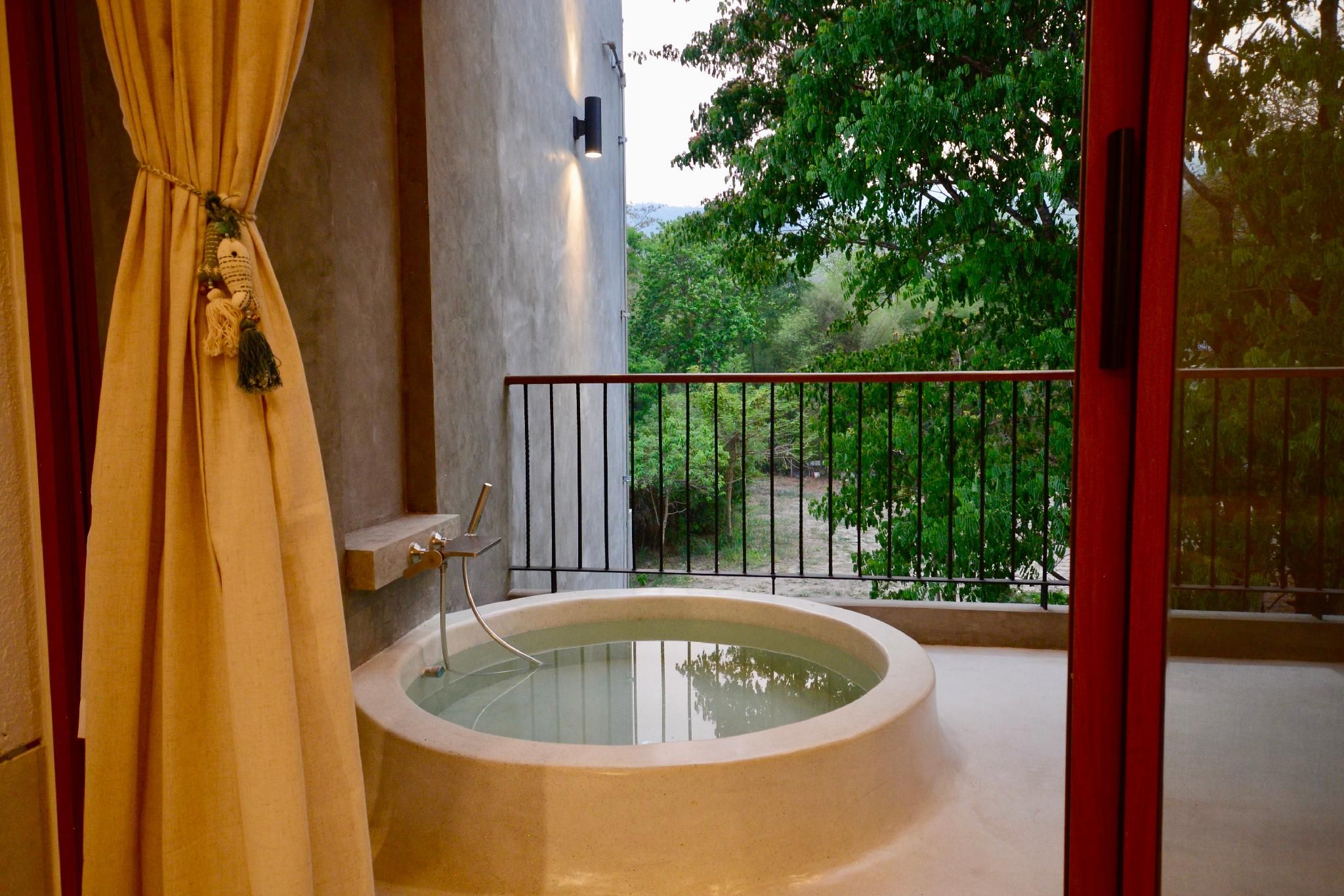 Accessible Luxury Suite with Bathtub on the Balcony